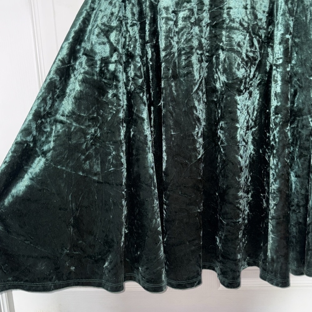 Torrid Mini Velvet Green Skater Skirt Size 2X - Picture 6 of 8